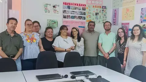 Posado con algunas de las alumnas que han superado el curso en su fase de aula