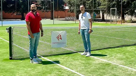 Alcalde y concejal de Deportes, en la pista remodelada