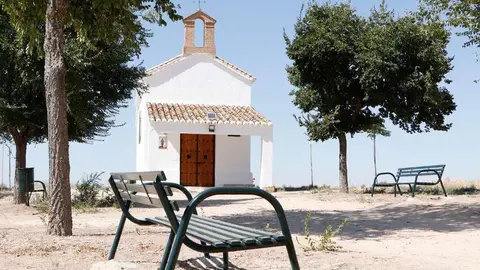 Mobiliario habilitado en el entorno de la ermita de san Isidro