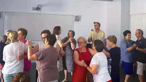 Asistentes pusieron en pr&aacute;ctica los beneficios del baile