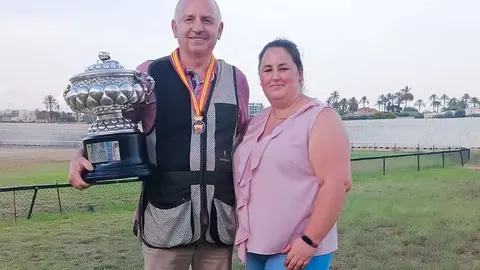 Junto a la alcaldesa ped&aacute;nea, Ester Jerez