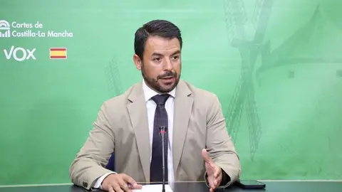 El portavoz del grupo parlamentario de Vox en las Cortes de Castilla-La Mancha, Iv&aacute;n S&aacute;nchez