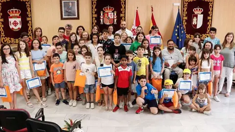 Homenaje que el Ayuntamiento brind&oacute; meses atr&aacute;s a quienes hace posible y dan vida a los Caminos Escolares Seguros
