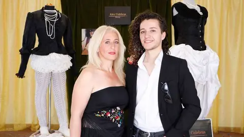 Alex Culebras, junto a la modelo Mar&iacute;a Jos&eacute; Sol&iacute;n