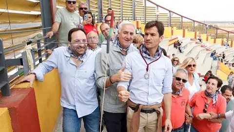 En primer t&eacute;rmino, pregonero, alcalde y diestro, tras prender &eacute;ste la mecha del tercer chupinazo 2024