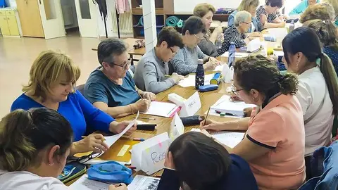 Participantes en el taller que se hace en Fontanosas