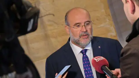El vicepresidente primero, Jos&eacute; Luis Mart&iacute;nez Guijarro