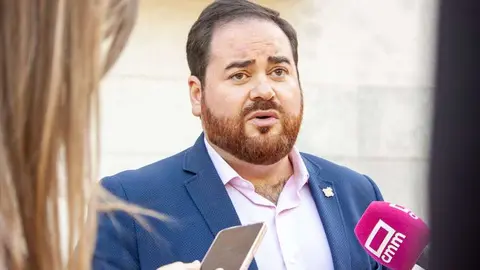 El portavoz de Bienestar Social del grupo socialista en las Cortes regionales, Pablo Camacho