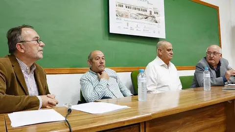 Javier de la Fuente, Lucio Romero, Casto Ruiz y &Aacute;ngel Morena, en la charla-coloquio de ayer tarde