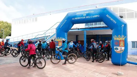 Algunos de los participantes, ayer domingo antes de darse la salida