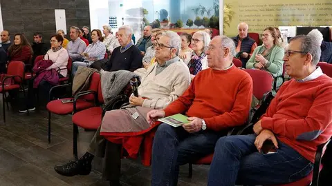 P&uacute;blico participante en la sesi&oacute;n celebrada esta ma&ntilde;ana en el Mercado Municipal