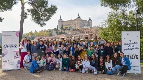 La delegaci&oacute;n rabanera, entre el resto de participantes, con Toledo al fondo