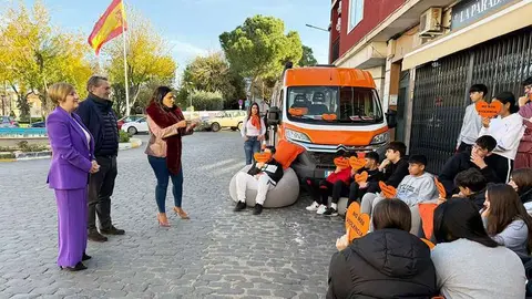 Los responsables institucionales se dirigen a los j&oacute;venes