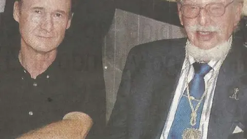 Jos&eacute; Gonz&aacute;lez Ortiz con Leandro Alfonso de Borb&oacute;n. 