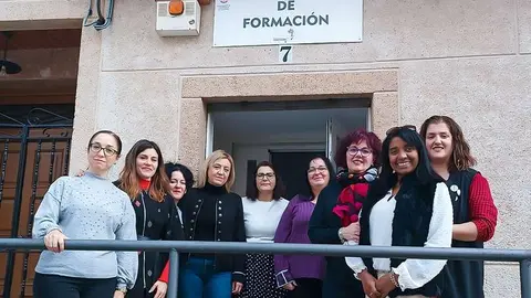 Posado a las puertas del Centro de Formaci&oacute;n del Consistorio rabanero