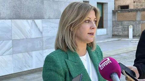 La portavoz del grupo socialista en las Cortes regionales, Ana Isabel Abeng&oacute;zar
