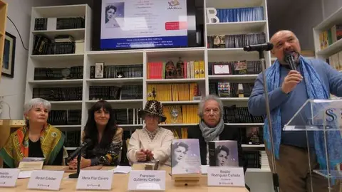 Adelaida Porras; Marisol Esteban; Mar&iacute;a Pilar Cavero; Francisco Guti&eacute;rrez Carbajo y Basilio Rodr&iacute;guez Ca&ntilde;ada, de pie