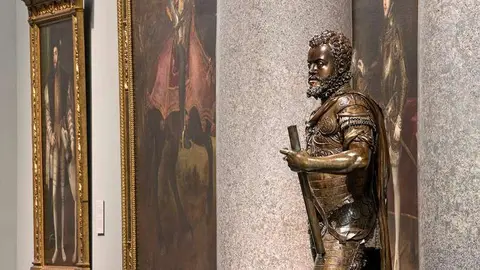 Escultura de Felipe II en la Galer&iacute;a Central