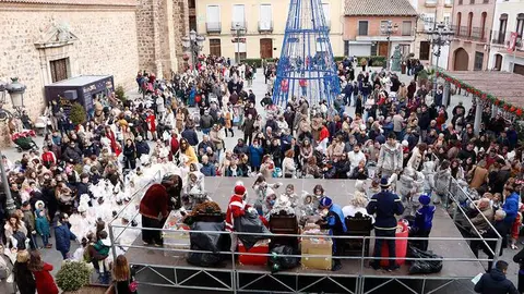 Recepci&oacute;n de los Reyes Magos a la infancia almodovare&ntilde;a en la Plaza Mayor