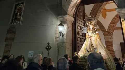 Los corrale&ntilde;os reciben entre v&iacute;tores a la Virgen de la Paz