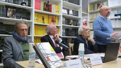 Vicente Araguas; Demetrio Fern&aacute;ndez-Gonz&aacute;lez; Antonio Feliz Cotado y de pie Basilio Rodr&iacute;guez Ca&ntilde;ada