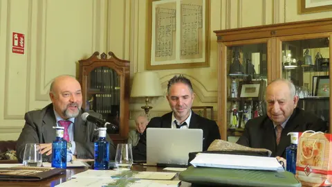 De izquierda a derecha, Basilio Rodr&iacute;guez Ca&ntilde;ada, Alberto de la Torre Mayado y Andr&eacute;s Valverde