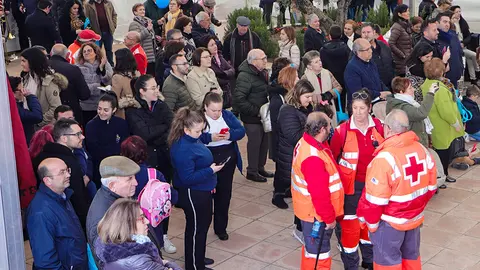 Otros miembros del operativo, en la carpa de actuaciones