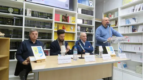 Enrique Gallud Jardiel; Daniel Miguel&aacute;&ntilde;ez; Jos&eacute; Mar&iacute;a Torrijos y de pie, Basilio Rodr&iacute;guez Ca&ntilde;ada