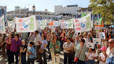 Concentraci&oacute;n contra la miner&iacute;a de tierras raras en Valdepe&ntilde;as