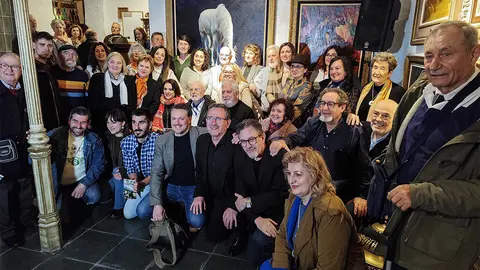 Foto de familia de intervinientes y otros invitados destacados al acto