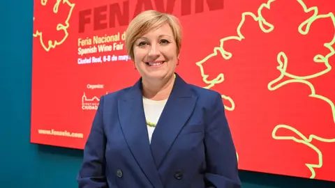 La vicepresidenta del &Aacute;rea de Impulso Econ&oacute;mico y Territorial a la Provincia y Reto Demogr&aacute;fico de la Diputaci&oacute;n de Ciudad Real y coordinadora institucional de la Feria Nacional del Vino, Sonia Gonz&aacute;lez