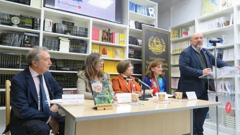 Jos&eacute; Luis Mar&iacute;n Aranda; Marta Vilella; Lucia de Vicente; Maria del Carmen Aranda y , de pie, Basilio Rodr&iacute;guez Ca&ntilde;ada