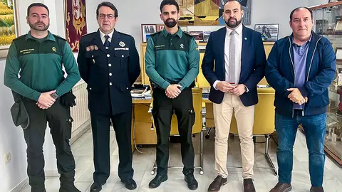 Intervinientes en la firma del documento en el Ayuntamiento rabanero