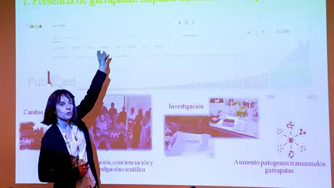 N&eacute;lida Fern&aacute;ndez Pato, durante su exposici&oacute;n