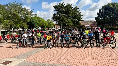 Foto de familia antes del inicio de los itinerarios