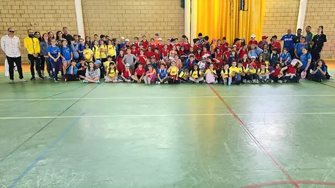 Posado de todos los participantes, junto a monitores y profesores