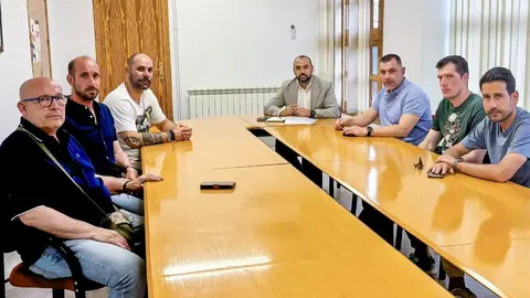 Un momento de la reuni&oacute;n con el alcalde de Argamasilla de Calatrava