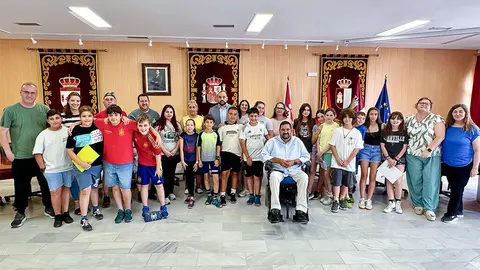 Posado de familia junto a los integrantes del actual Consejo de Infancia y Juventud