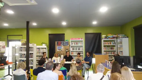 La presentaci&oacute;n del libro  &ldquo;Francisco Umbral. El veedor de n&uacute;menes&rdquo; , de Diego Vadillo tuvo lugar en la Biblioteca Luis Parra de Villanueva del Pardillo