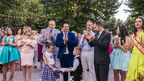Momento del corte de cinta como inauguraci&oacute;n de las fiestas