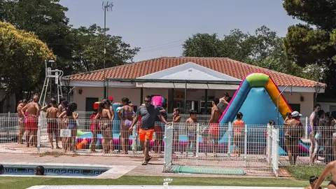 Las familias disfrutan de 'Pozuelo Splash' en la piscina municipal