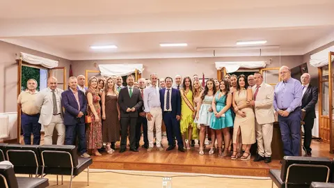 Las autoridades posan en el Sal&oacute;n de Plenos del Ayuntamiento de Pozuelo de Calatrava