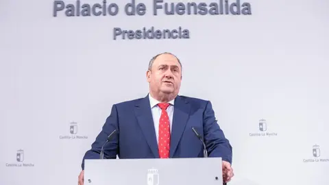 El consejero de Agricultura, Ganader&iacute;a y Desarrollo Rural, Juli&aacute;n Mart&iacute;nez Liz&aacute;n
