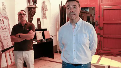 El flamante presidente, Rafael S&aacute;nchez, en primer t&eacute;rmino, junto a Javier de la Fuente, dirigi&eacute;ndose a los asistentes