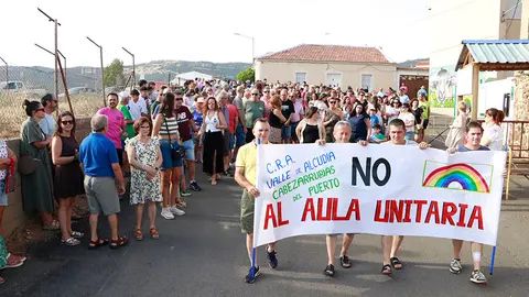 Un momento de la marcha por las calles cabezarrube&ntilde;as ayer tarde