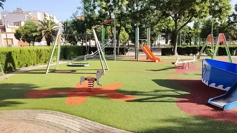 Panor&aacute;mica de la zona principipal de juegos tras la intervenci&oacute;n del nuevo suelo