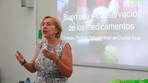 Ana Mu&ntilde;oz Aguilar, al inicio de su charla ayer
