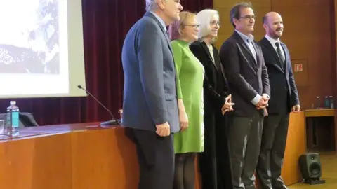 De izquierda a derecha, Greg Warden, director del Custard Institute; Amanda Dorset, directora del Meadows Museum; Blanca Pons-Sorolla, autora del libro; Enrique Varela, director del Museo Sorolla y Gonzalo Saavedra, director de Ediciones El Viso
