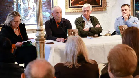 Desde la izquierda, en la mesa, Carmen Cervera, Eduardo Toledano, Jos&eacute; Lozano y Javier Flores