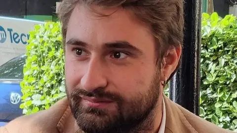 V&iacute;ctor Manuel Arias